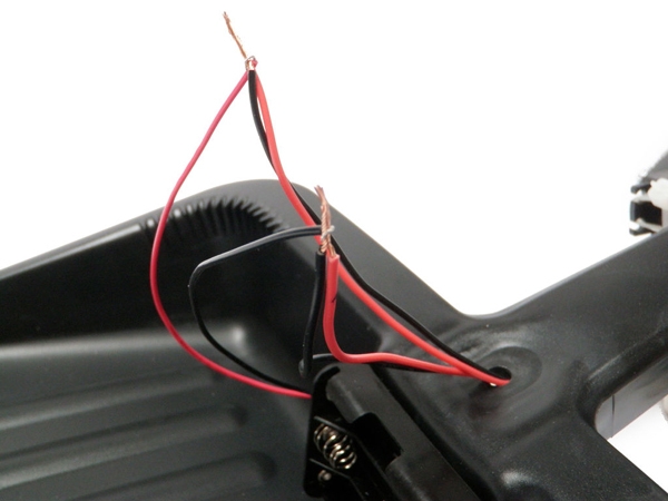 Соединяем пары проводов с проводами держателя
